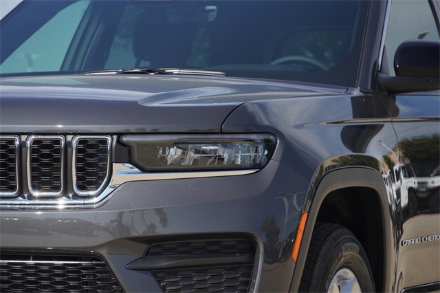 2025 Jeep Grand Cherokee Laredo X photo 4