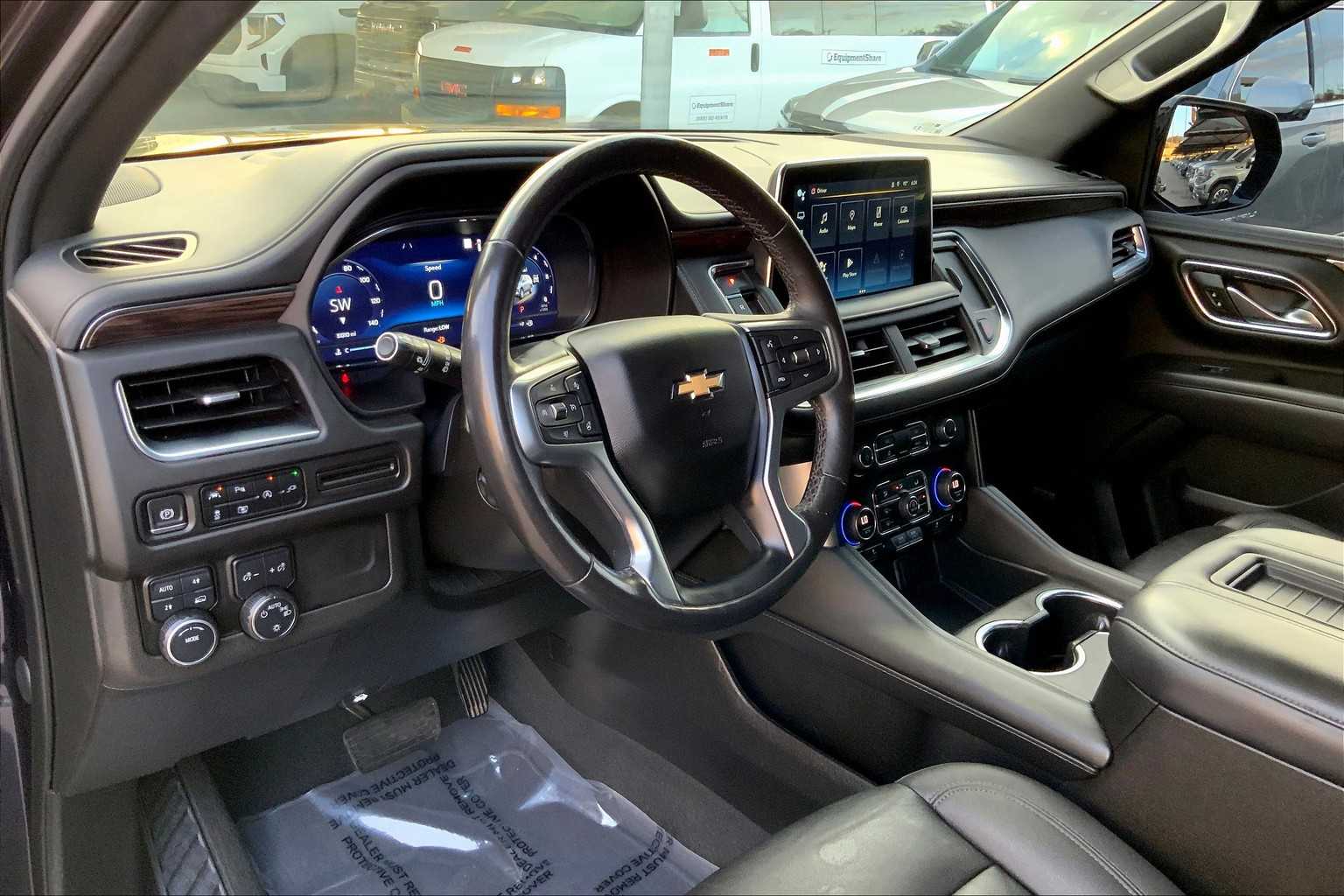 2022 Chevrolet Suburban LT photo 17