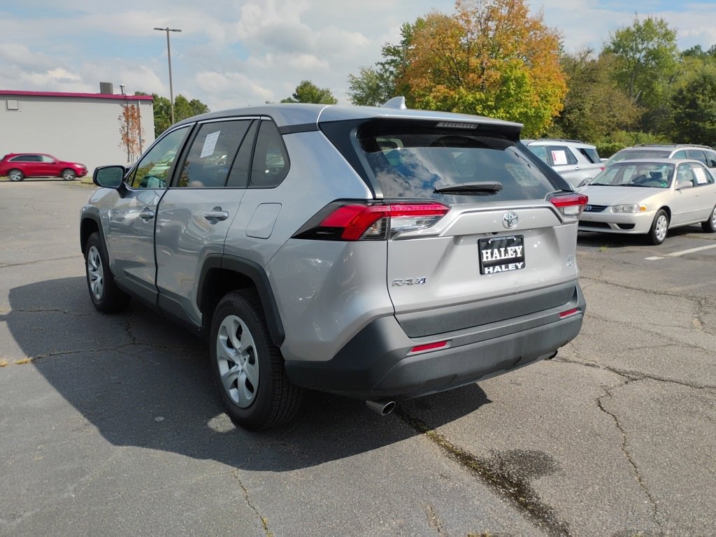 2024 Toyota RAV4 LE photo 2