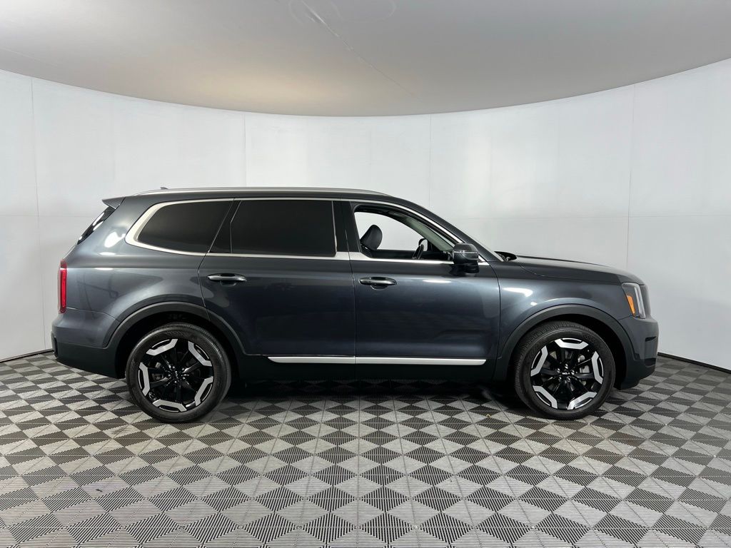 2024 Kia Telluride S photo 2