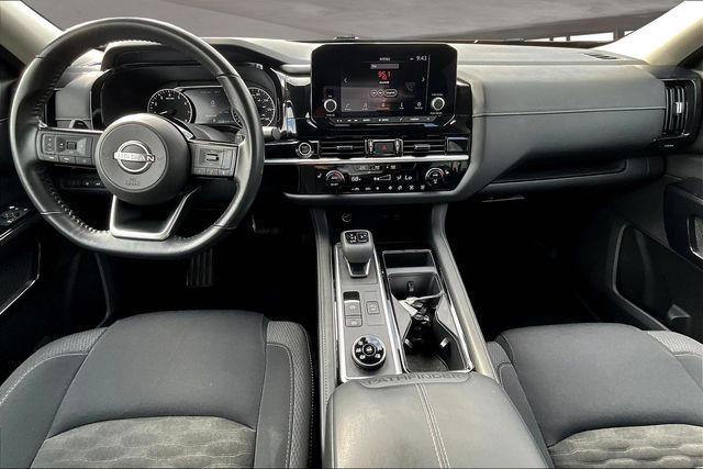 2022 Nissan Pathfinder SV photo 17