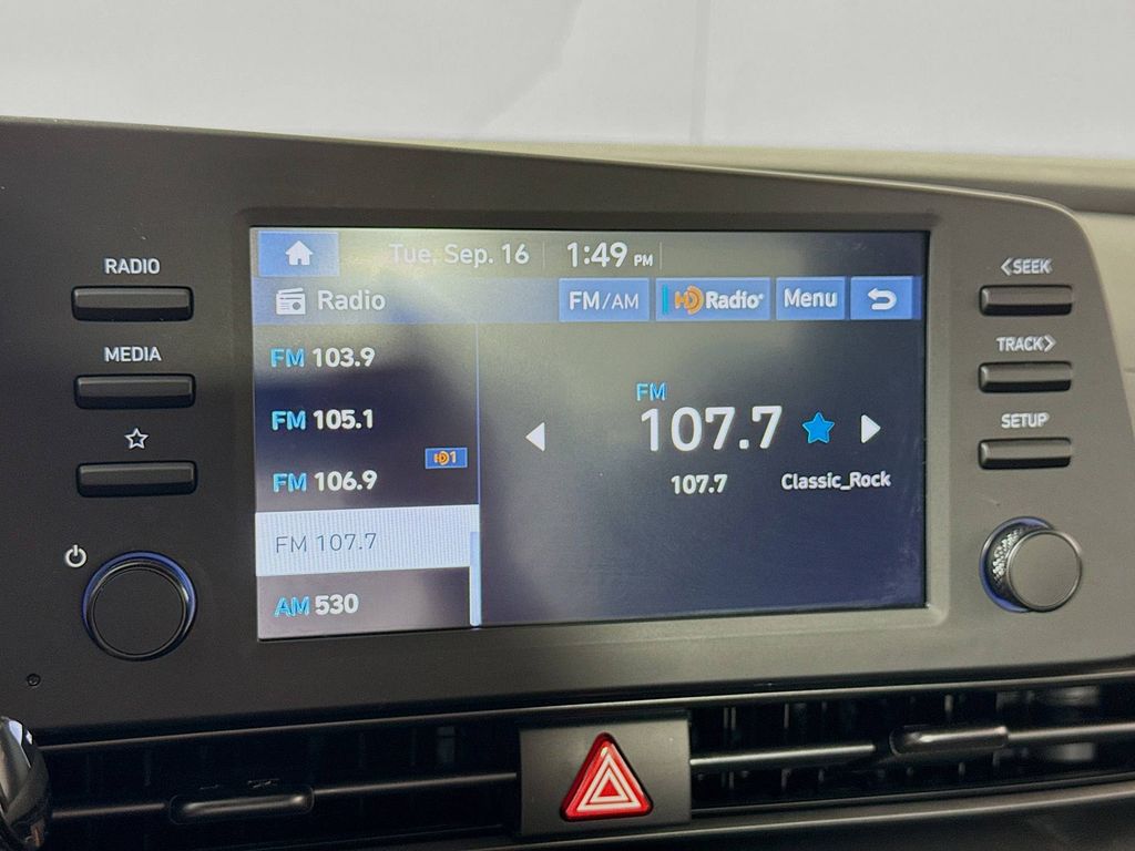 2025 Hyundai Elantra SEL Sport photo 4