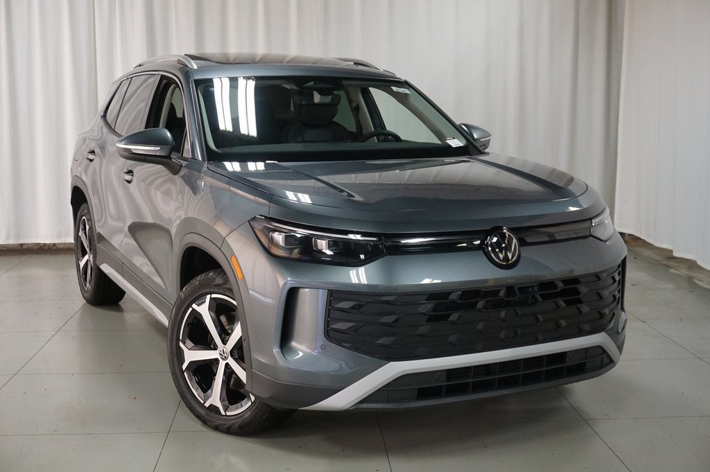 2025 Volkswagen Tiguan SE photo 2