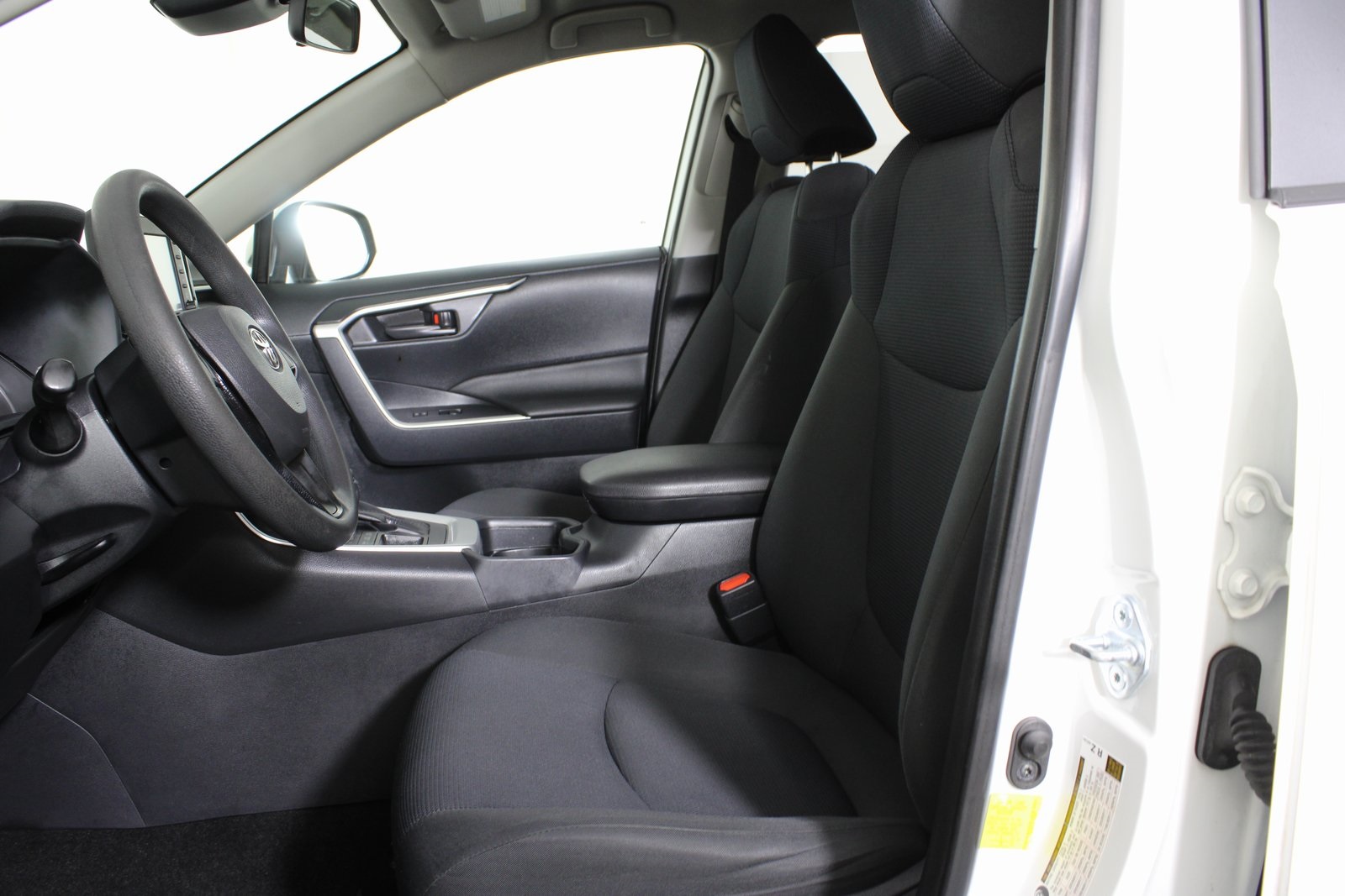 2019 Toyota RAV4 LE photo 8