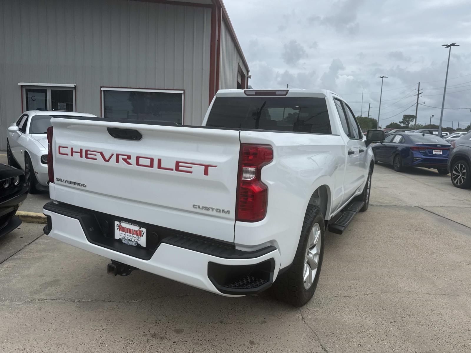 2024 Chevrolet Silverado 1500 Custom photo 4