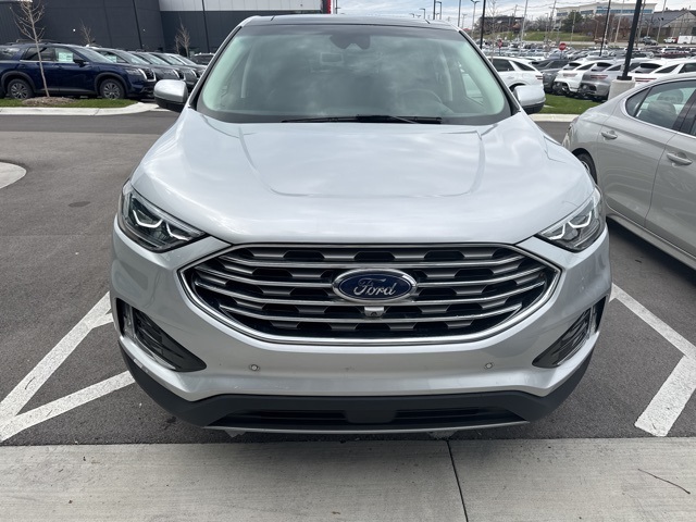 2019 Ford Edge Titanium photo 2