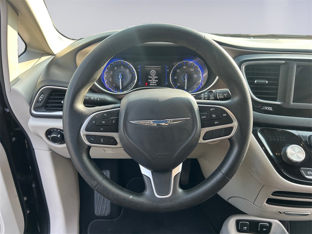 2019 Chrysler Pacifica Touring photo 13