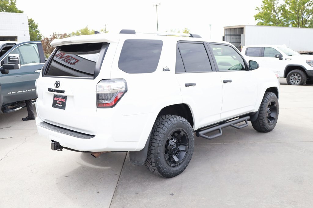 2020 Toyota 4Runner SR5 photo 4