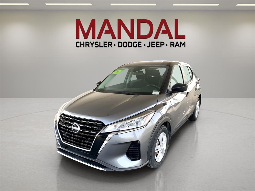 2023 Nissan Kicks S's photo