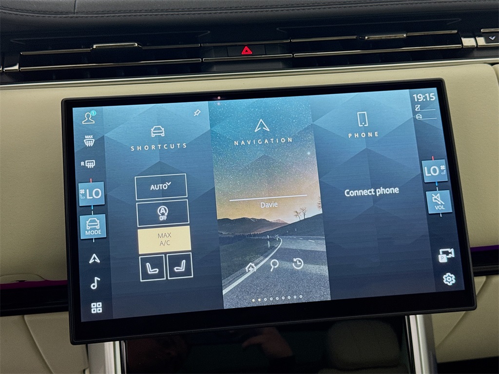 2025 Land Rover Range Rover SE photo 10