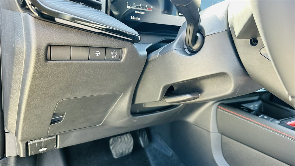 2026 Nissan Kicks SR photo 14
