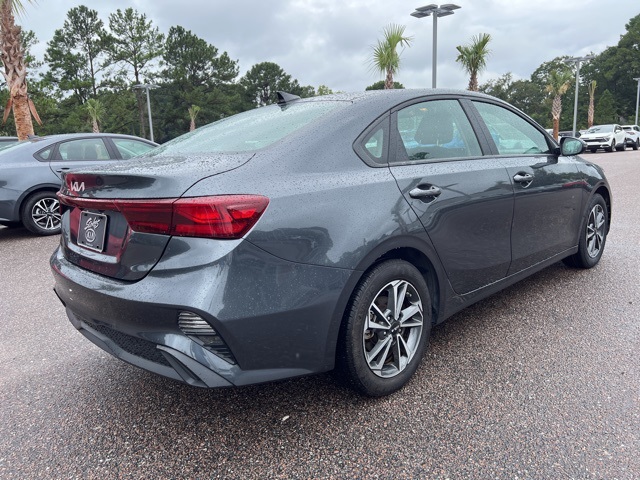 2024 Kia Forte LXS photo 3