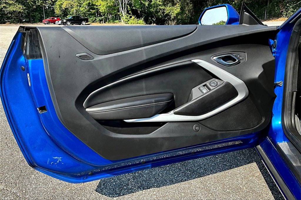 2018 Chevrolet Camaro 1LT photo 17