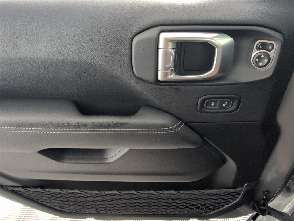 2023 Jeep Wrangler Sahara photo 26