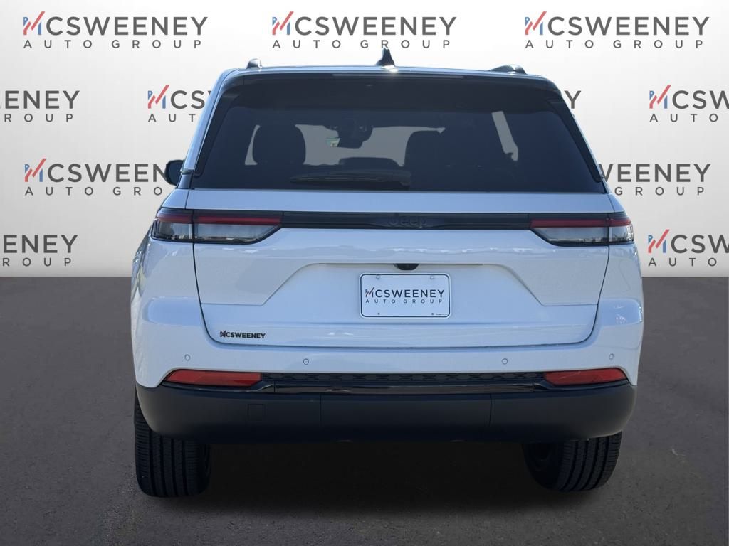 2025 Jeep Grand Cherokee Altitude photo 2