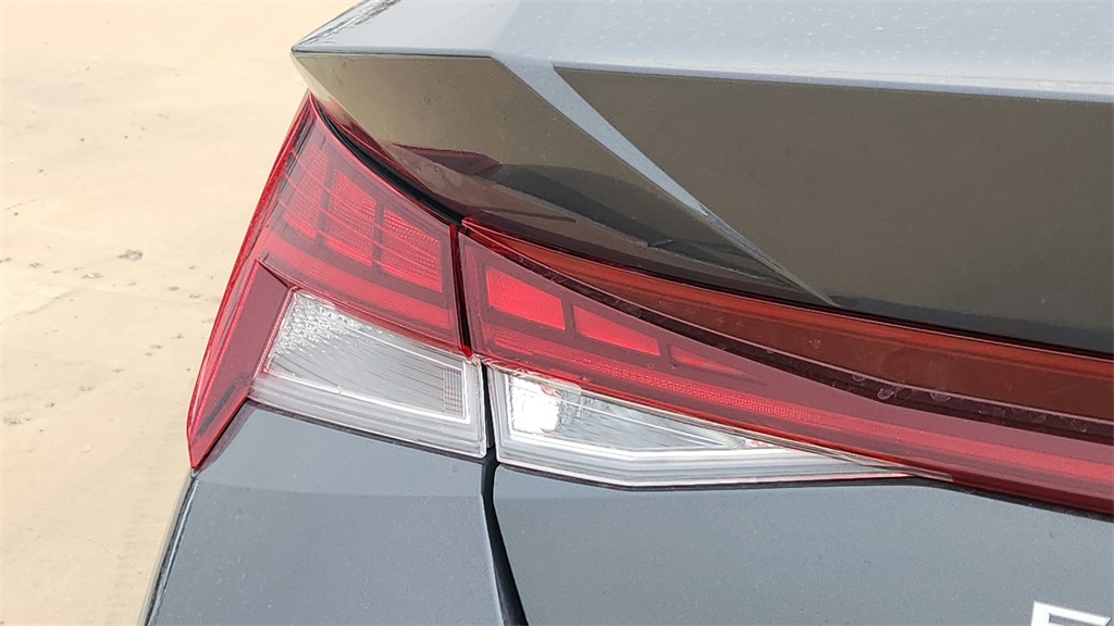 2025 Hyundai Elantra Limited photo 24