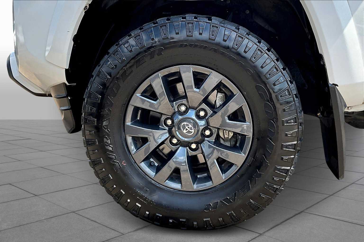 2023 Toyota Tacoma SR5 photo 9