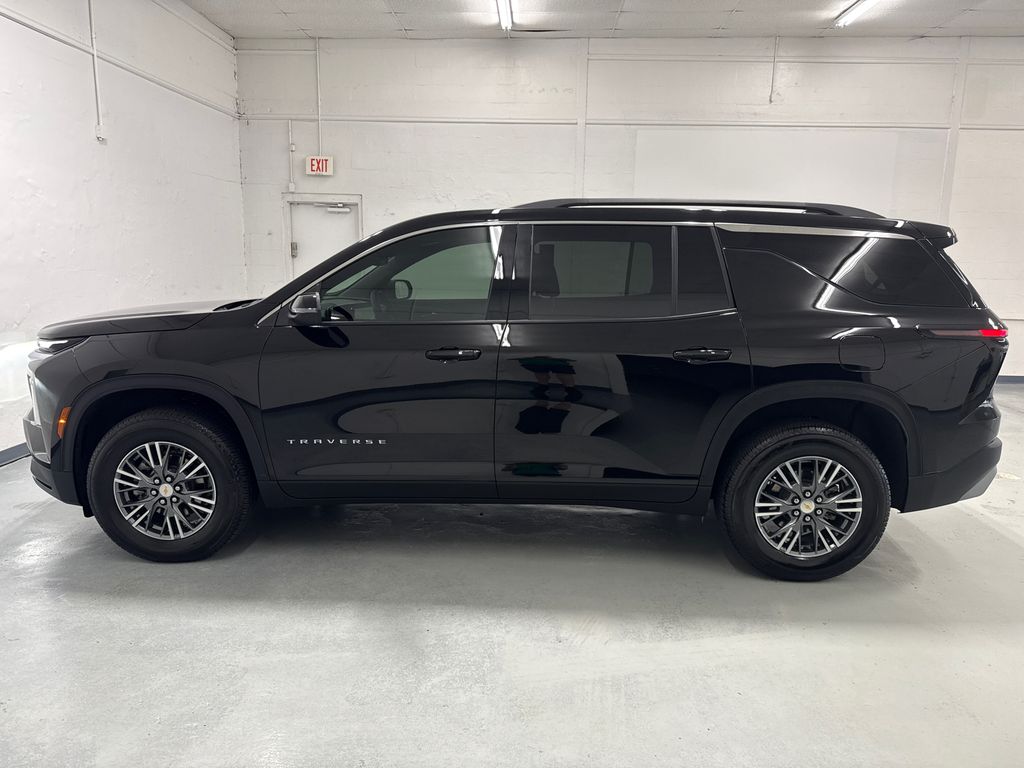 2025 Chevrolet Traverse photo 4