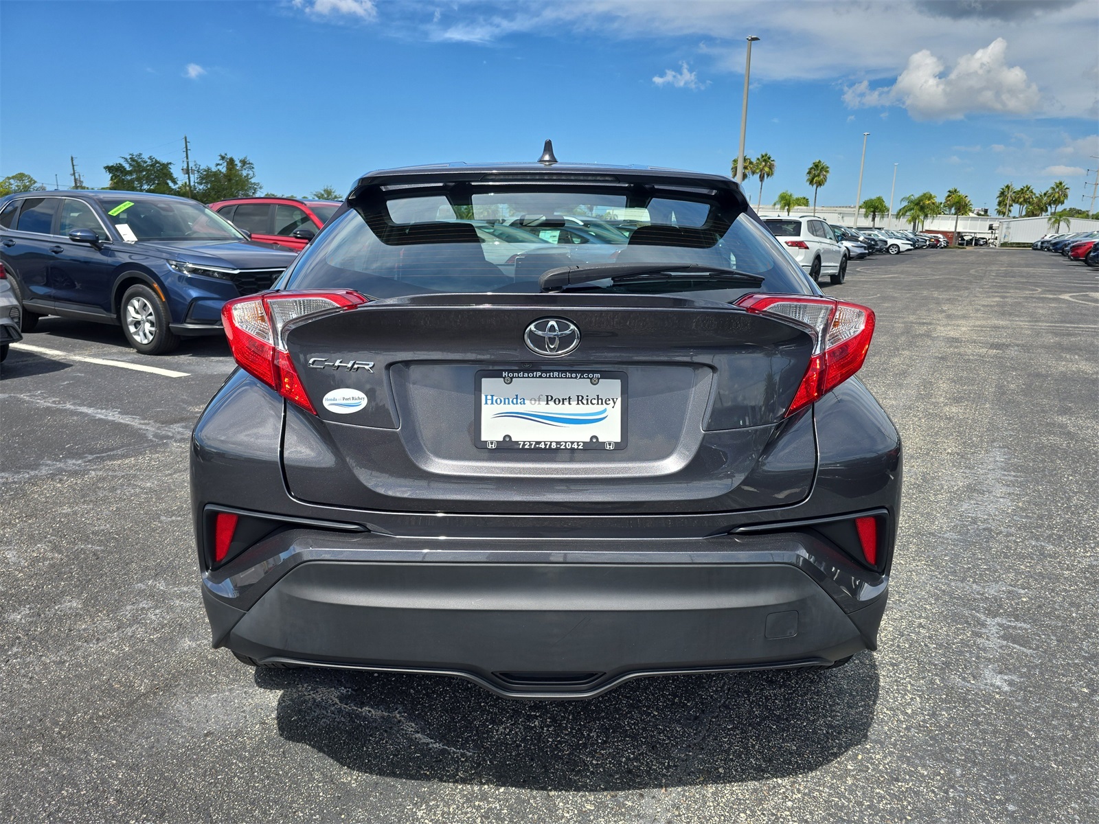 2020 Toyota C-HR LE photo 4