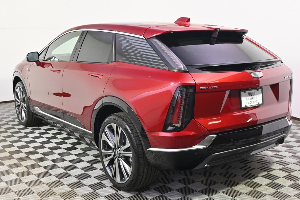 2025 Cadillac Optiq Luxury photo 3