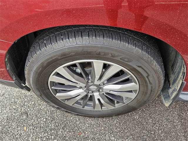 2020 Nissan Pathfinder SV photo 2