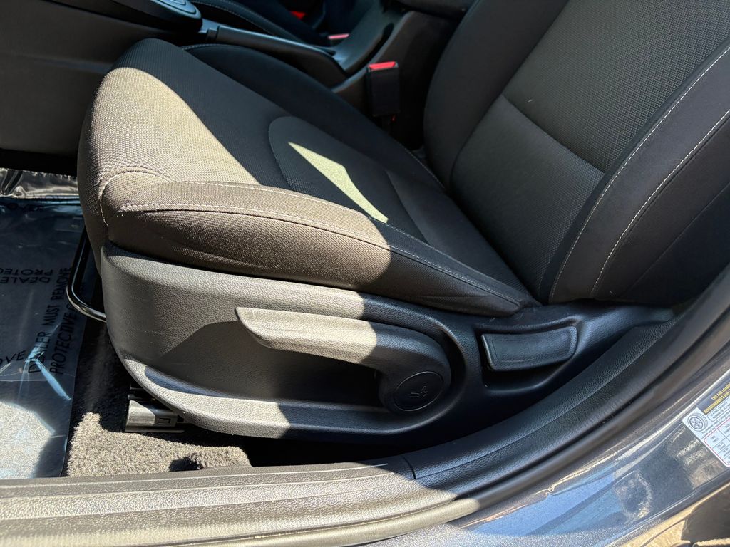 2023 Kia Forte LXS photo 11