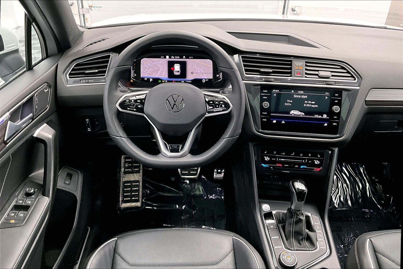 2024 Volkswagen Tiguan SEL R-Line Black photo 3
