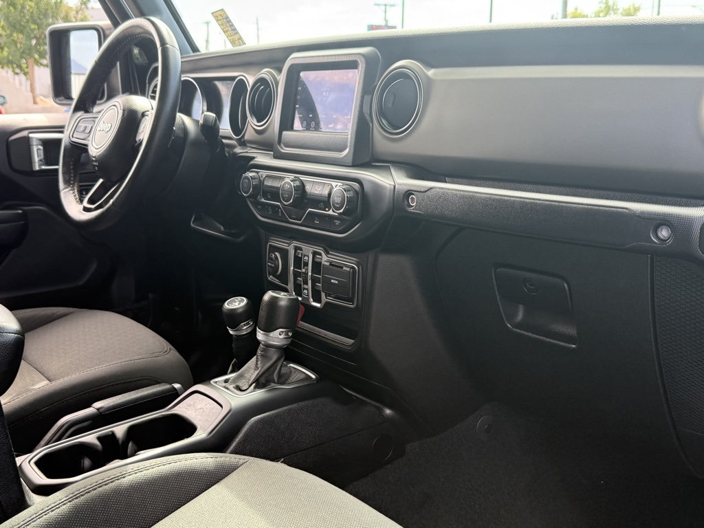 2021 Jeep Gladiator Willys photo 25