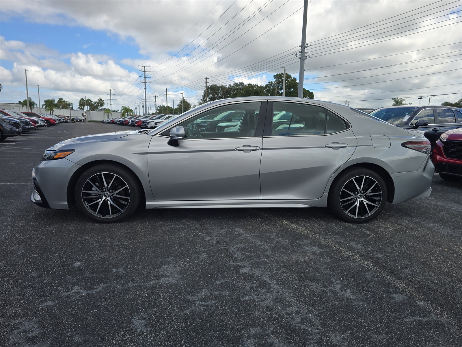 2023 Toyota Camry SE photo 6