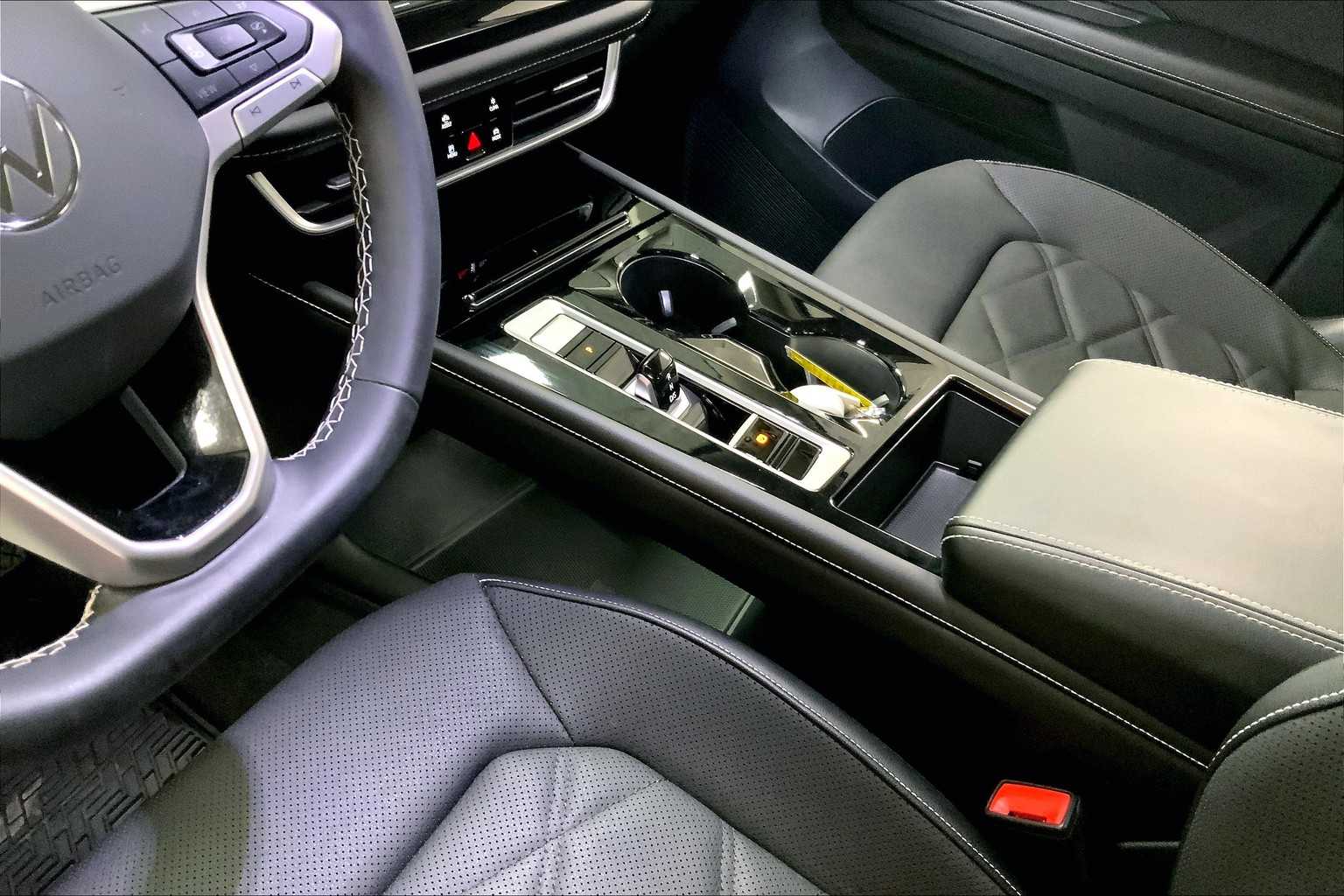 2024 Volkswagen Atlas SE Technology photo 13