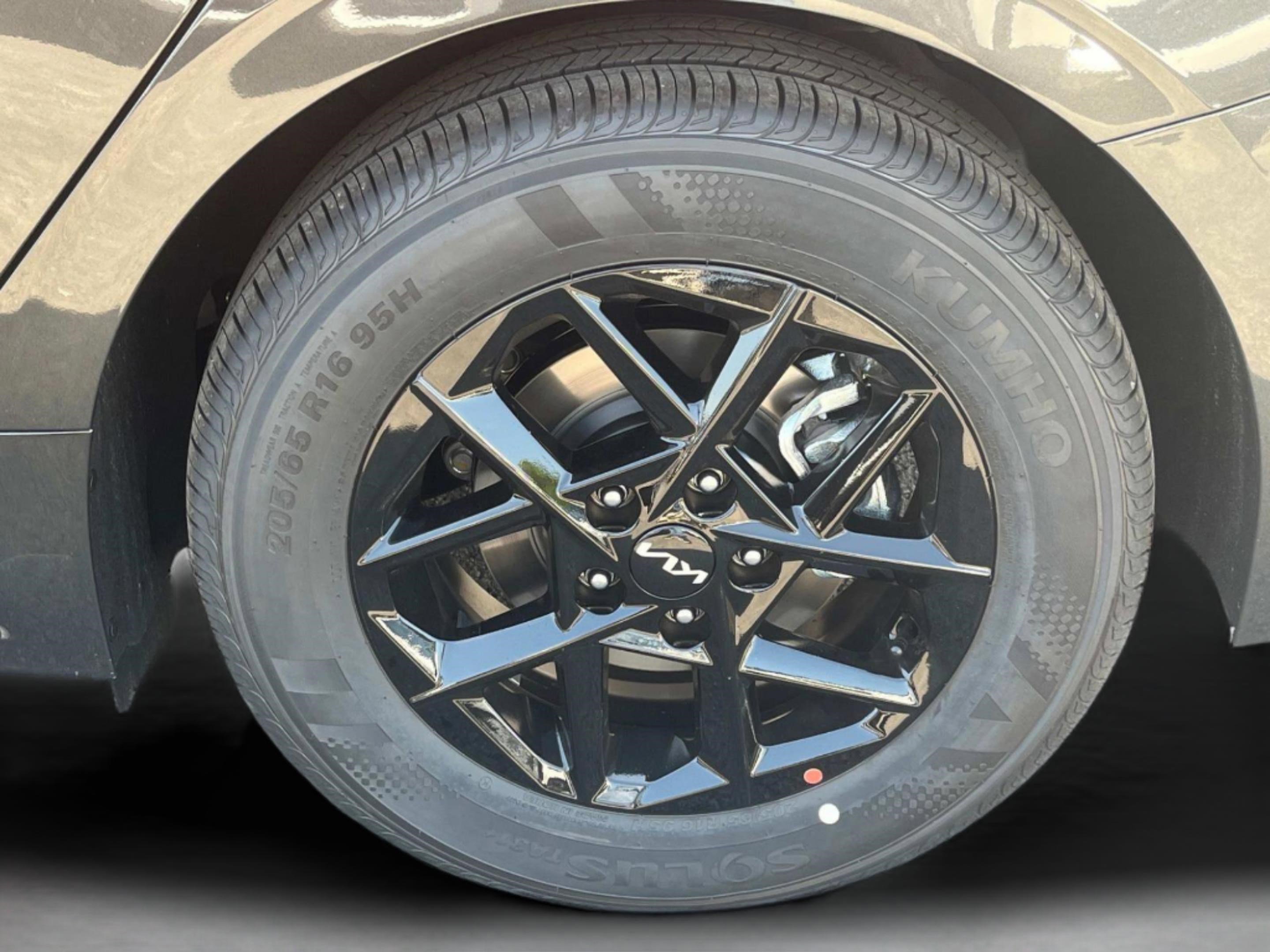 2025 Kia K5 LXS photo 25
