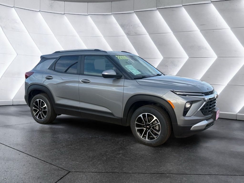 2025 Chevrolet Trailblazer LT photo 3