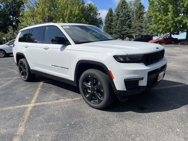2025 Jeep Grand Cherokee Limited photo 4