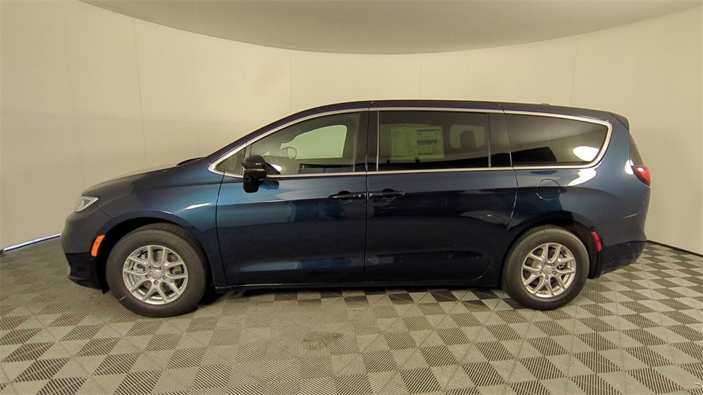 2025 Chrysler Pacifica photo 6