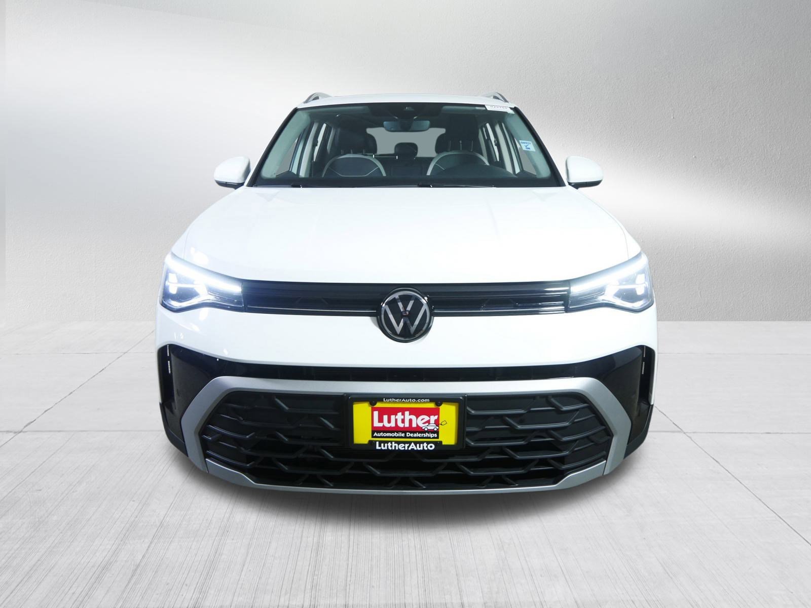 Used 2025 Volkswagen Taos SE with VIN 3VVVC7B23SM013718 for sale in Brooklyn Center, Minnesota