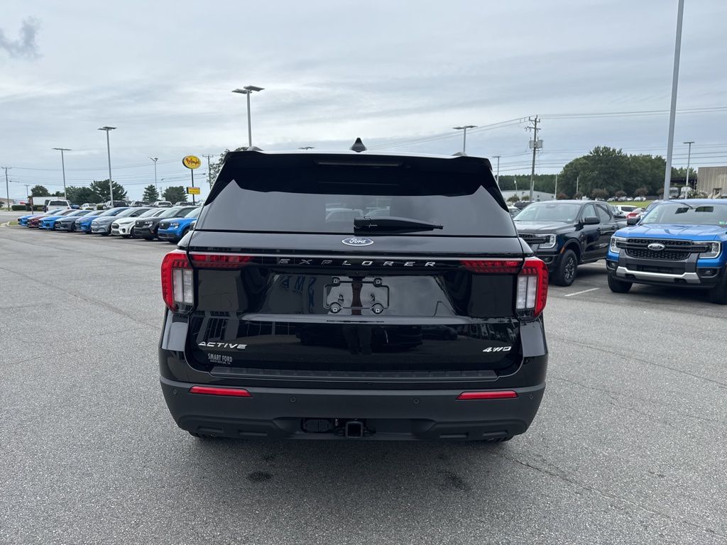 2025 Ford Explorer photo 3