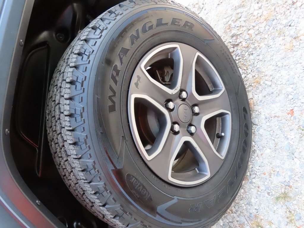 2019 Jeep Wrangler Sport S photo 18