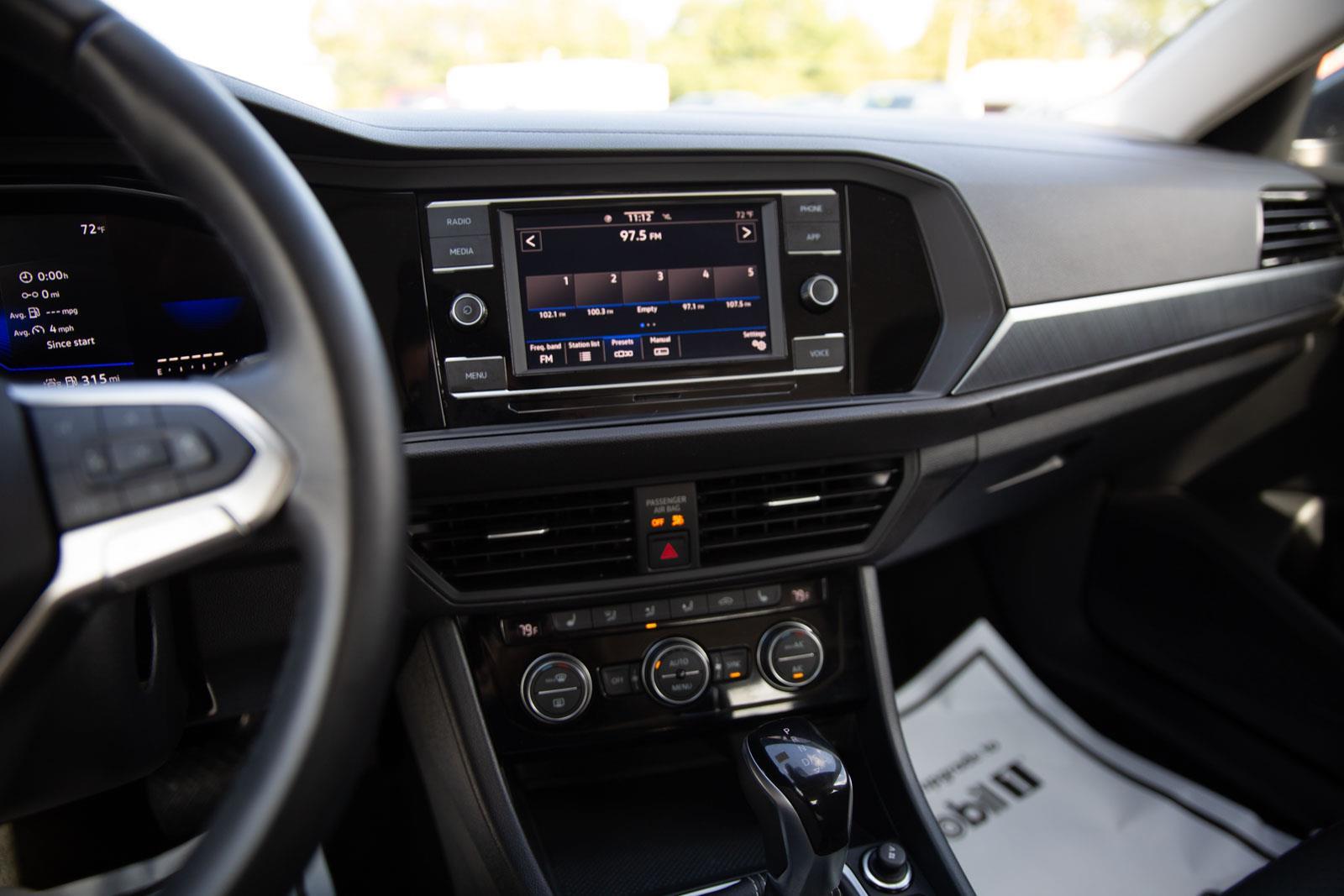 2024 Volkswagen Jetta SE photo 12