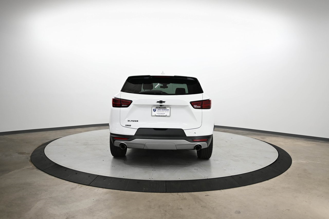 2023 Chevrolet Blazer 2LT photo 3