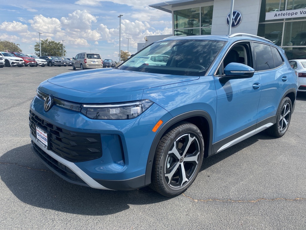 2025 Volkswagen Tiguan SE photo 3