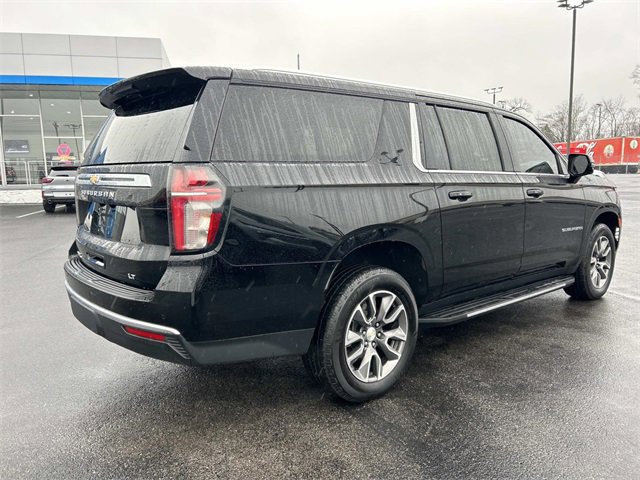 2022 Chevrolet Suburban LT photo 3