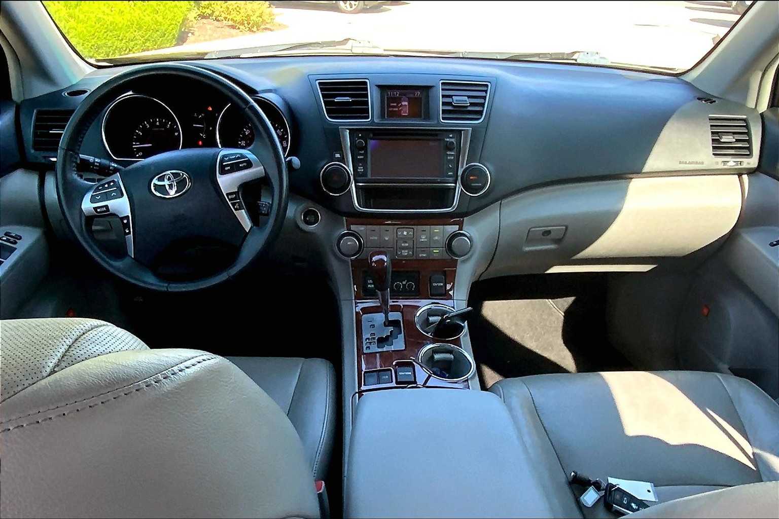 2013 Toyota Highlander Limited photo 13