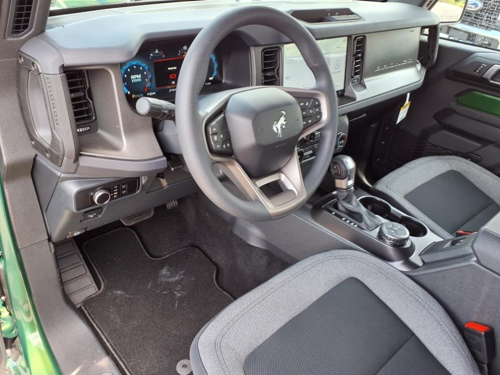 2025 Ford Bronco Base photo 6