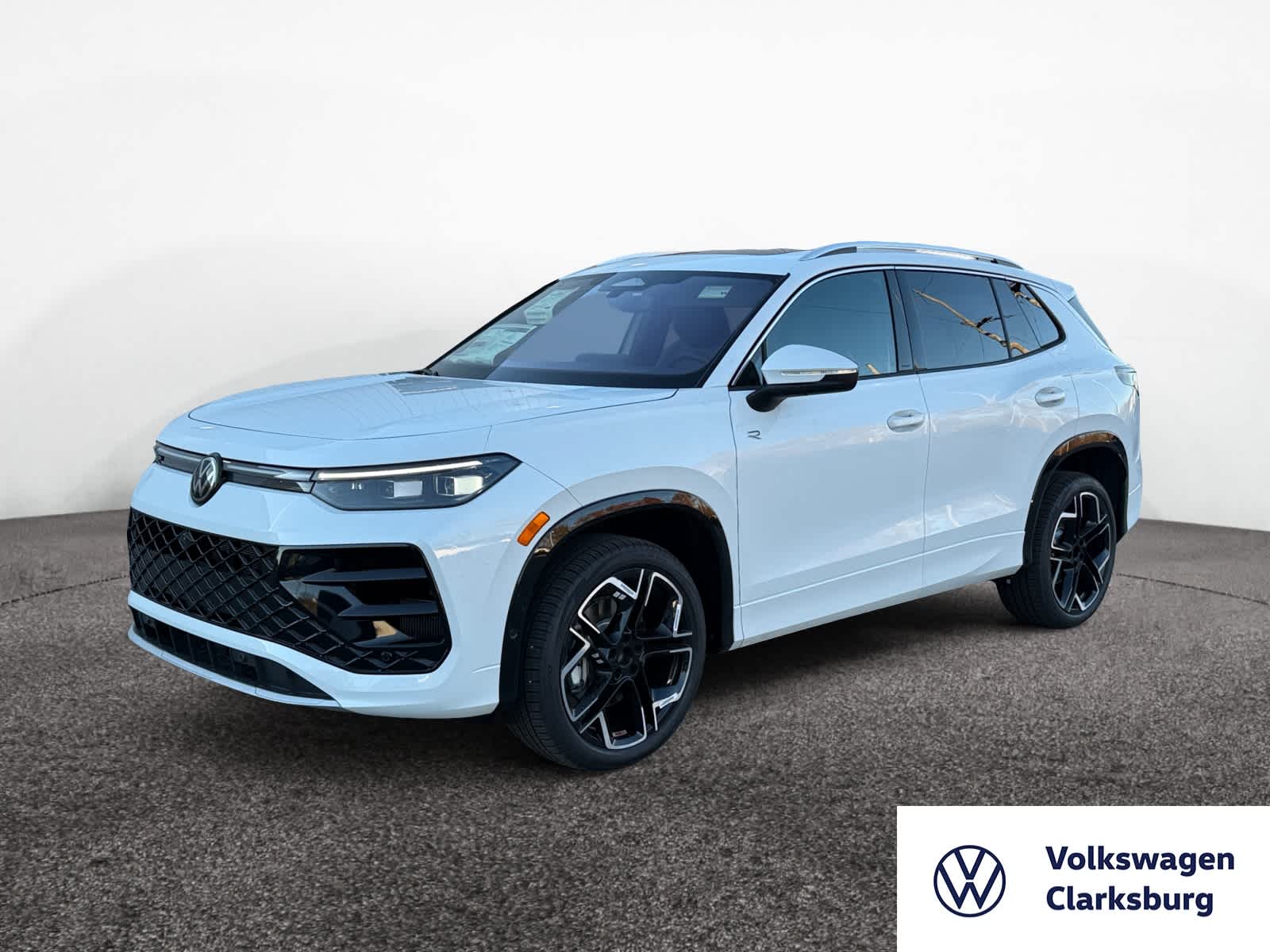 2026 Volkswagen Tiguan SEL R-LINE TURBO's photo