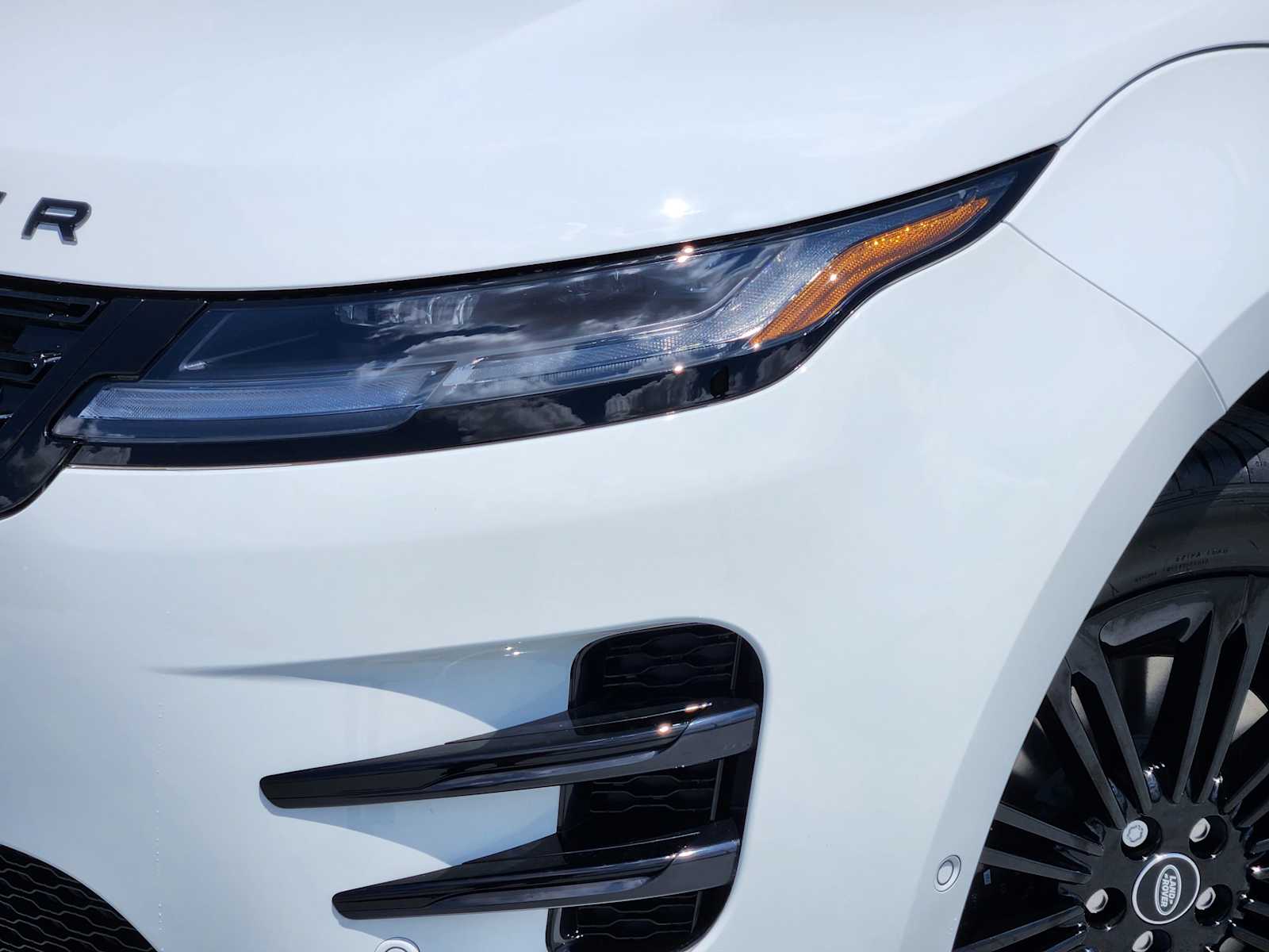 2026 Land Rover Range Rover Evoque Dynamic SE photo 7