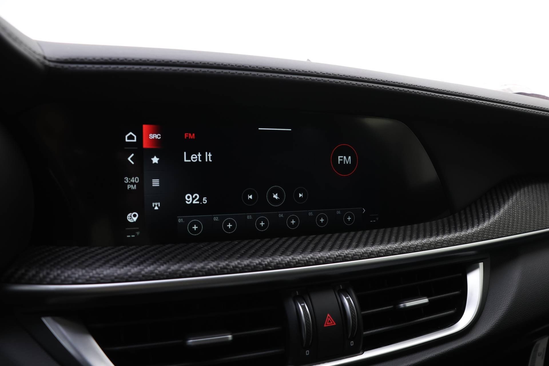 2024 Alfa Romeo Stelvio Quadrifoglio photo 2