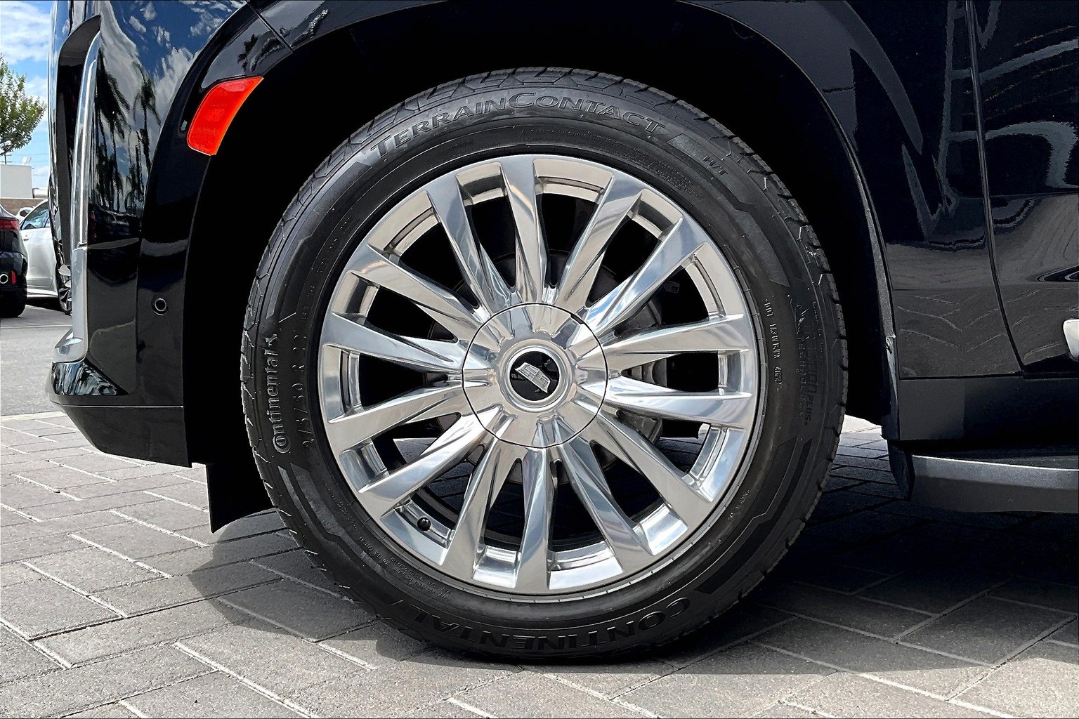 2023 Cadillac Escalade Premium Luxury photo 3