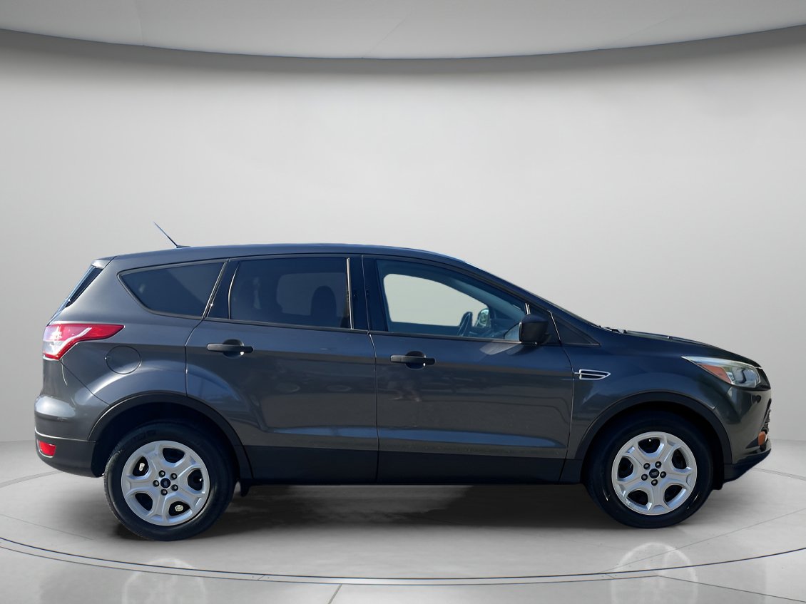2016 Ford Escape S photo 2