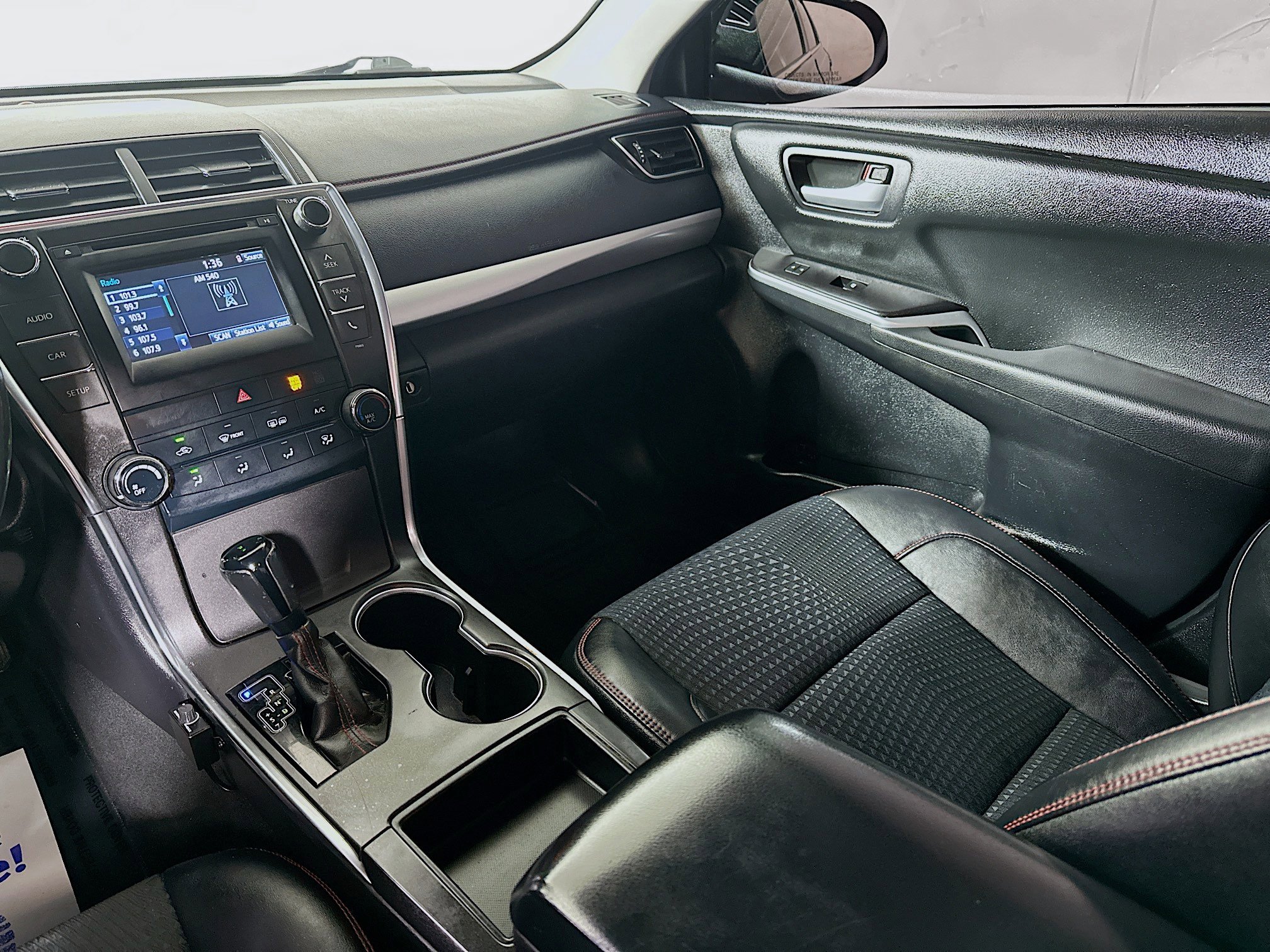 2015 Toyota Camry SE photo 21