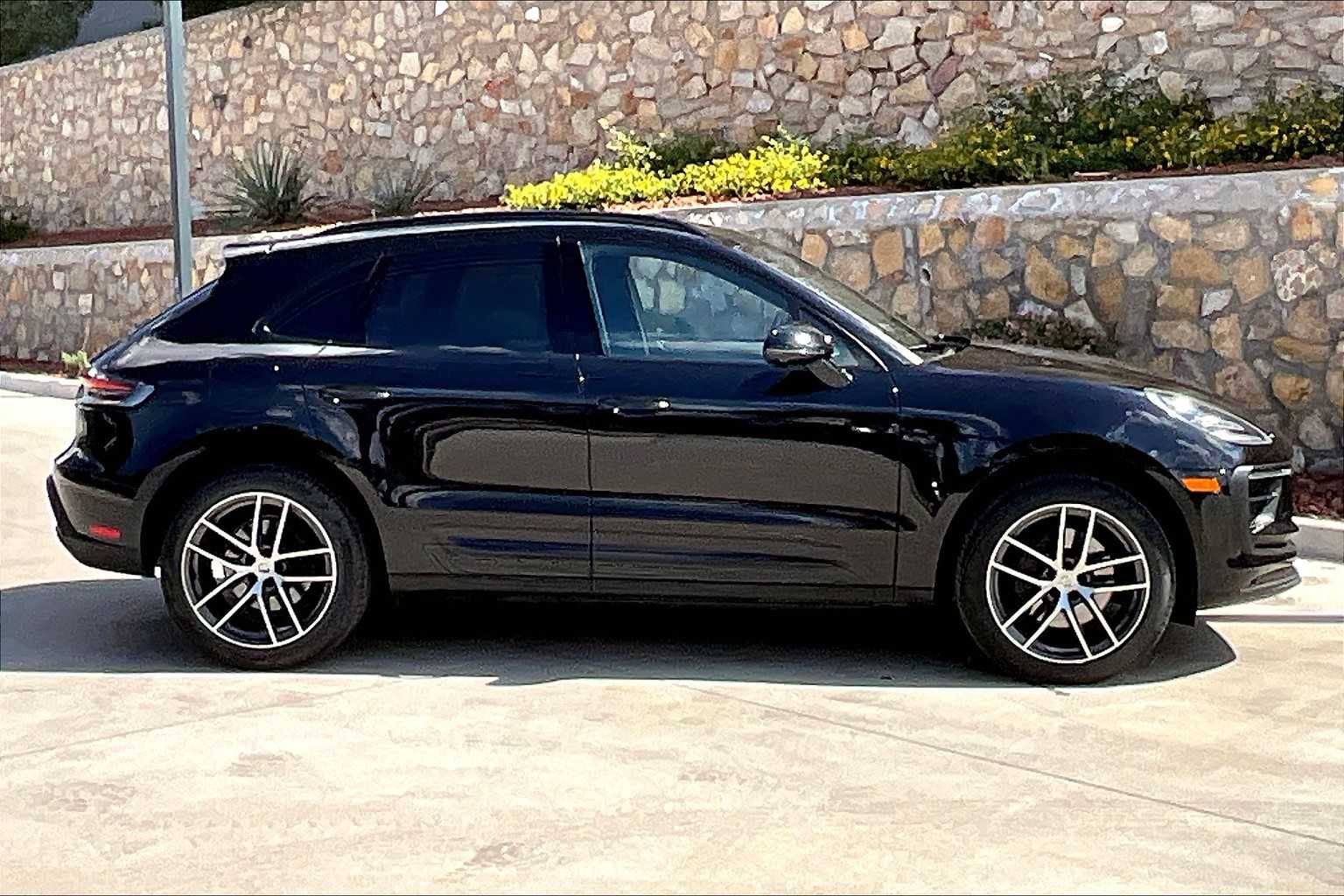 2024 Porsche Macan T photo 8